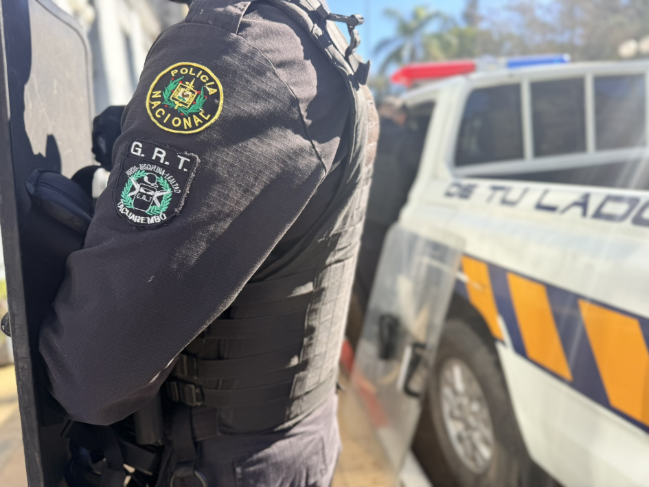 Imágen ilustrativa policía y móvil GRT