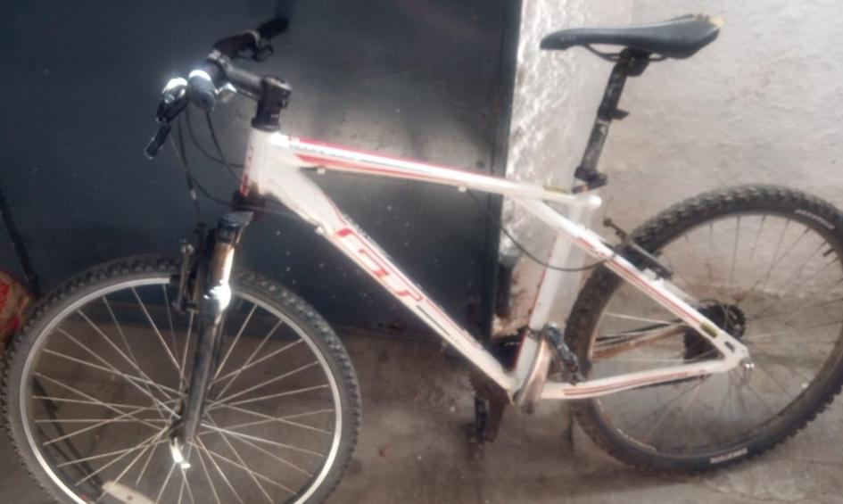 El 07 de enero a la hora 04:59, el servicio de emergencias 9-1-1 tomó conocimiento de una rapiña ocu bicicleta GT incautada en allanamiento