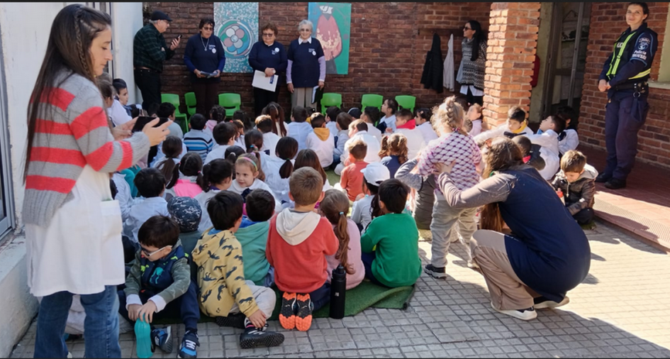 Grupo de Lectores de Adultos Mayores de IBIRAPITA Grupo de Lectores de Adultos Mayores de IBIRAPITA