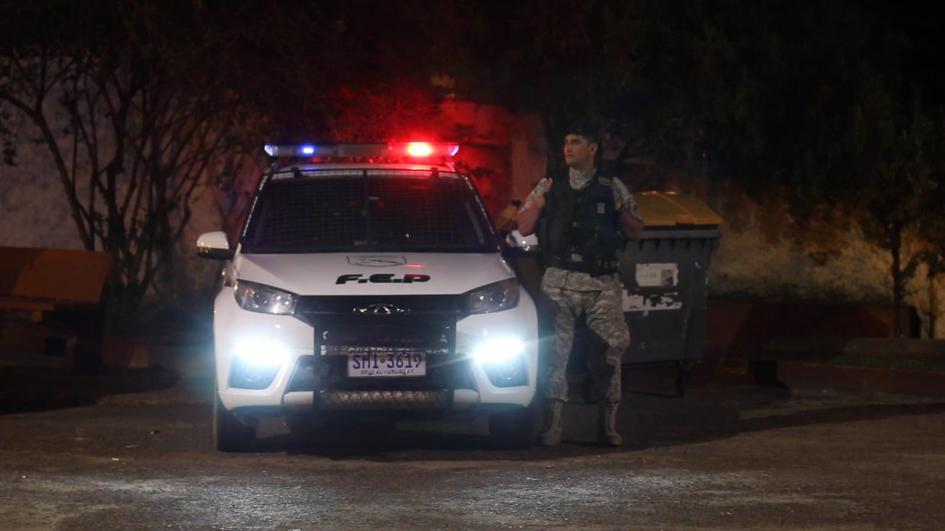 Patrullero de la Guardia Republicana en Ciudad del Plata Patrullero y efectivo policial de San José
