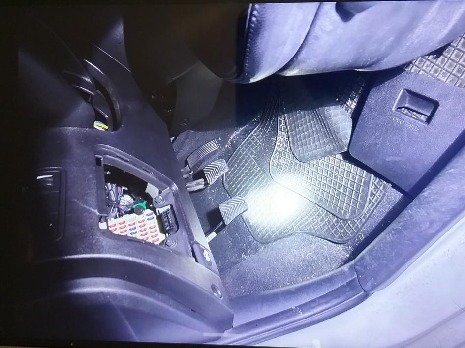Dos jóvenes de 24 y 19 años fueron condenados por hurto a un vehículo en Punta del Este interior de un auto al que le arrancaron la cubierta de los fusibles
