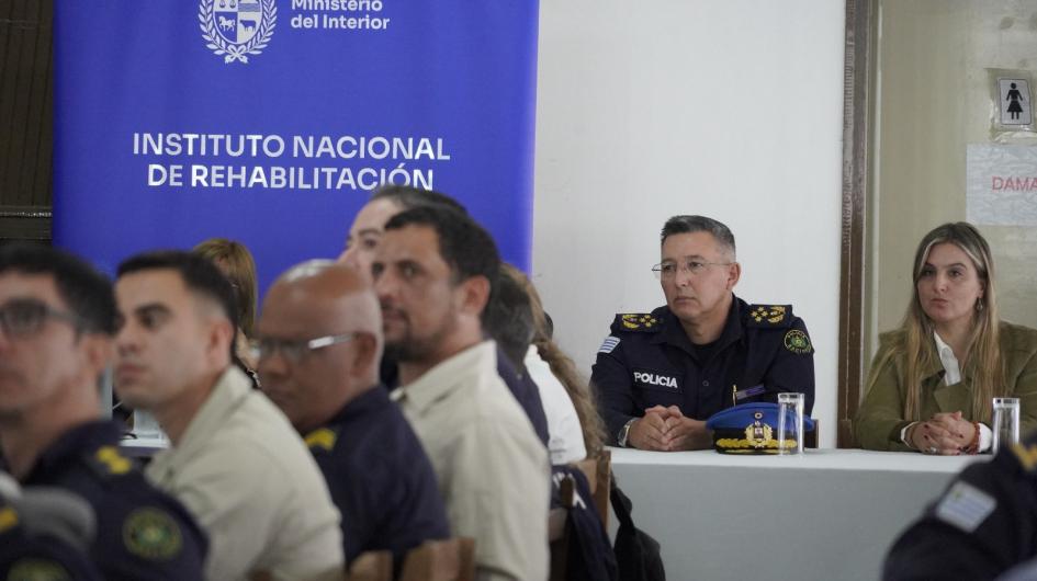 Director de la Policía Nacional en la mesa de apertura. Director de la Policía Nacional en la mesa de apertura.