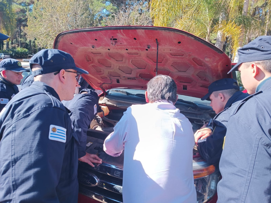 Capacitación en identificación vehicular para la policía de Rivera Capacitación en identificación vehicular para la policía de Rivera