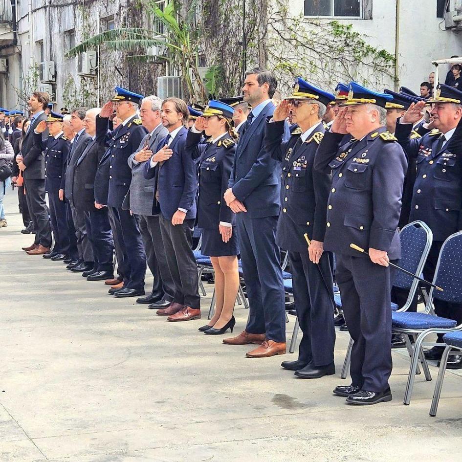 Presidente de la República junto a autoridades durante el acto de inauguración