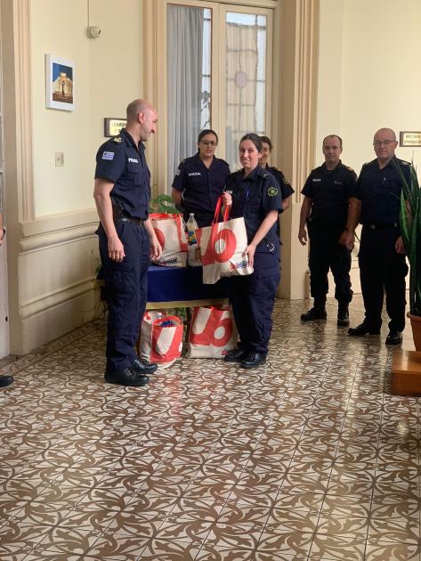 Canastas navideñas Entrega a Policias