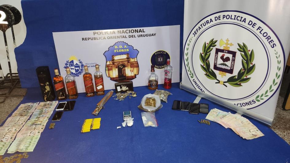 Dinero, sustancias estupefacientes Incautación del operativo