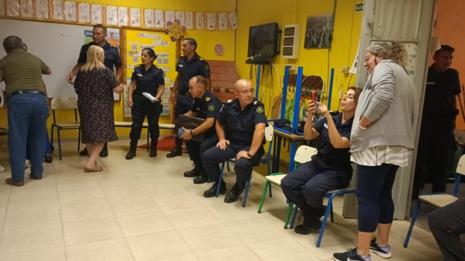 Comando y vecinos reunidos Comando y vecinos reunidos