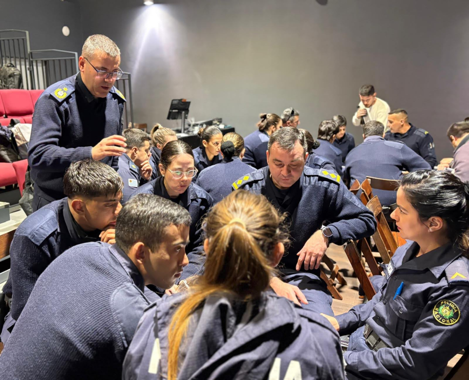 Capacitación a policías Capacitación a policías