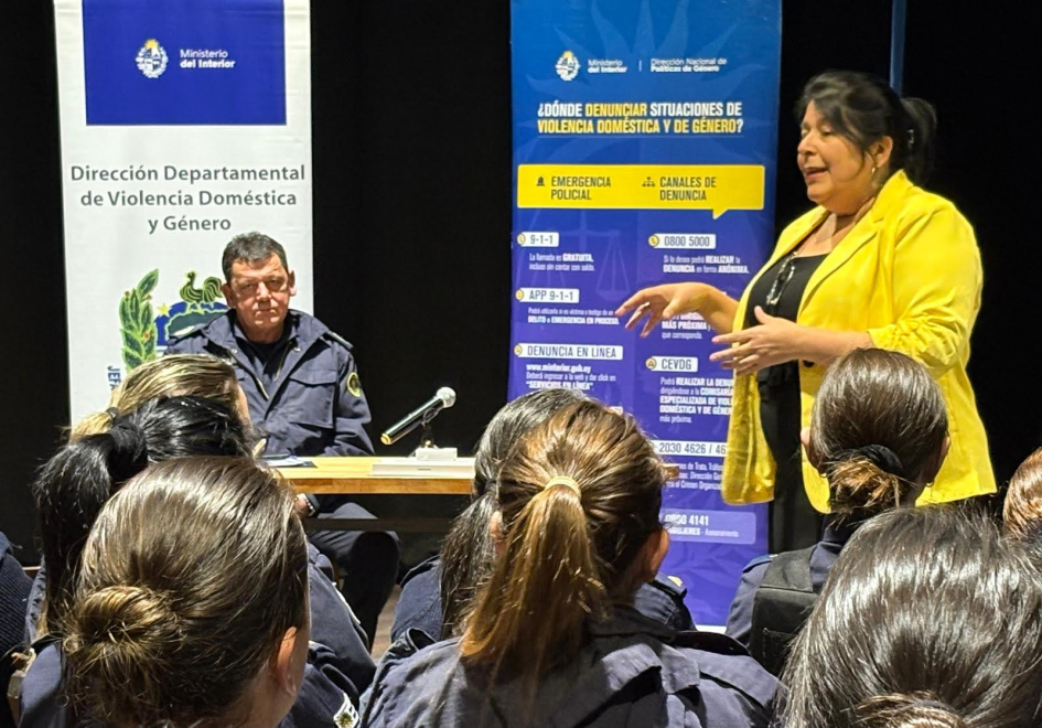 Capacitación a policías Capacitación a policías