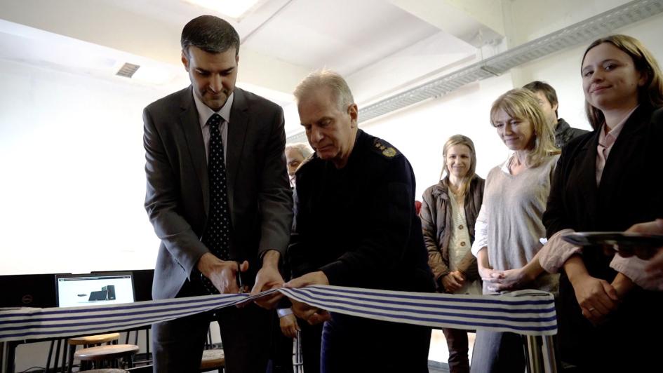 Martinelli y Mendoza cortan la cinta de inauguración