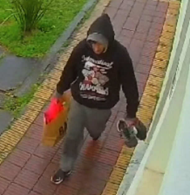 Identificado con objetos hurtados Identificado con objetos hurtados
