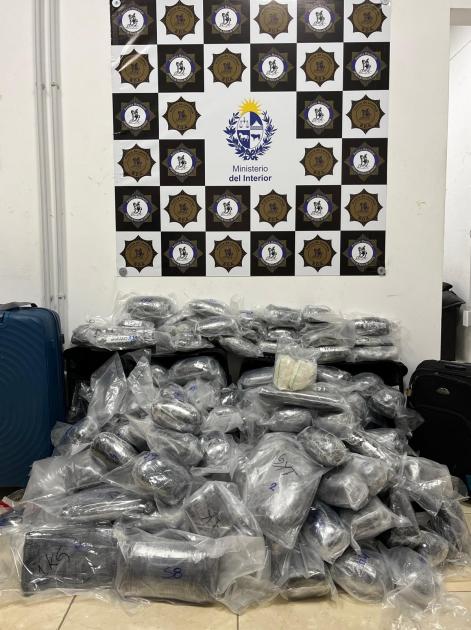 Incautación de drogas a ciudadano brasileño en km 222 de ruta 8 Incautación de drogas a ciudadano brasileño en km 222 de ruta 8