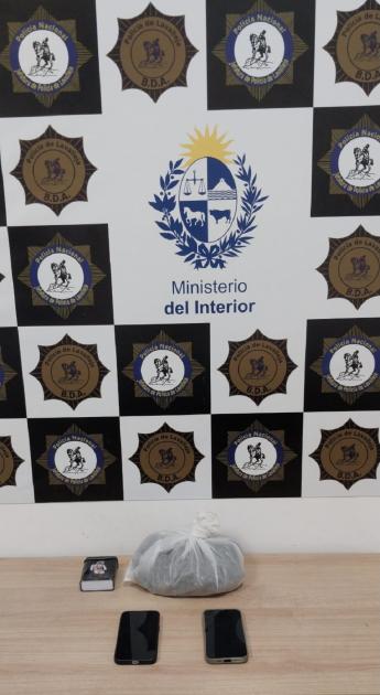 Incautacion de 200 gramos de Marihuana a pareja detenida en Minas Incautacion de 200 gramos de Marihuana a pareja detenida en Minas