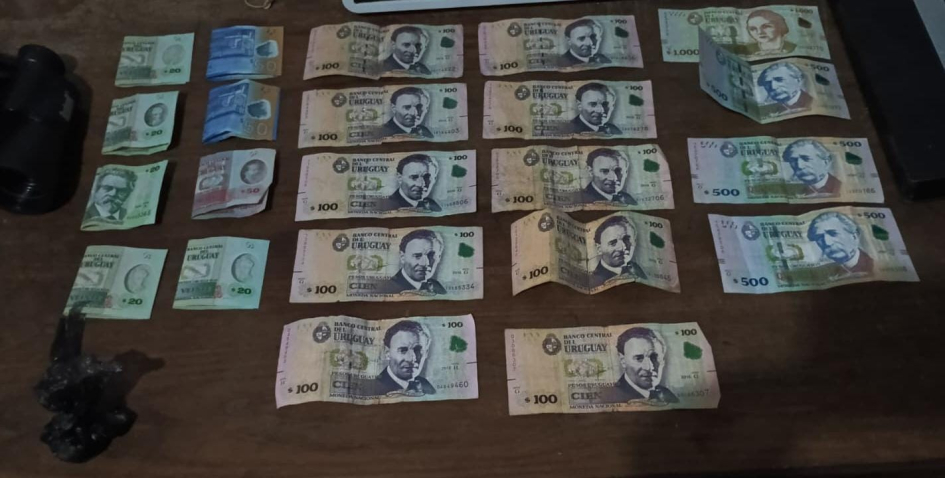 Dinero y droga incautada Dinero y droga incautada