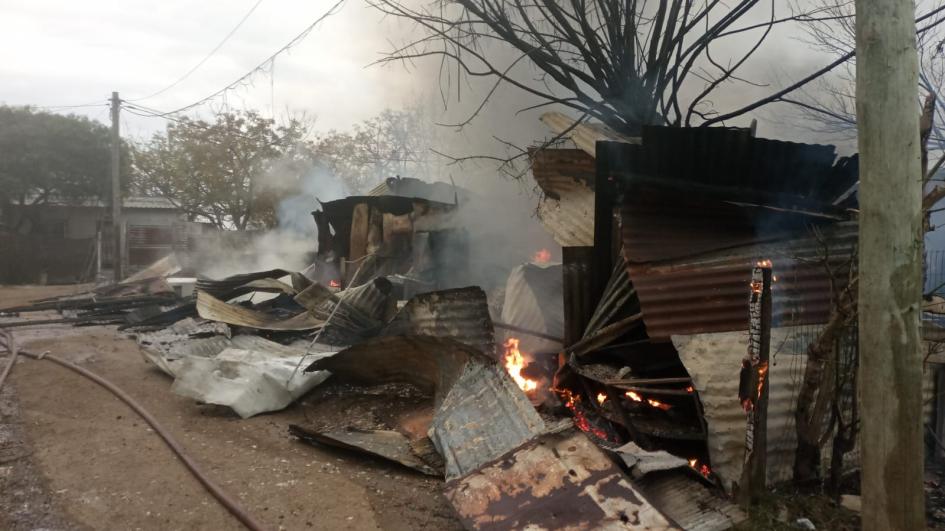 Incendio Aparicio Saravia y general Enrique Castro Casa destruida por las llamas del incendio