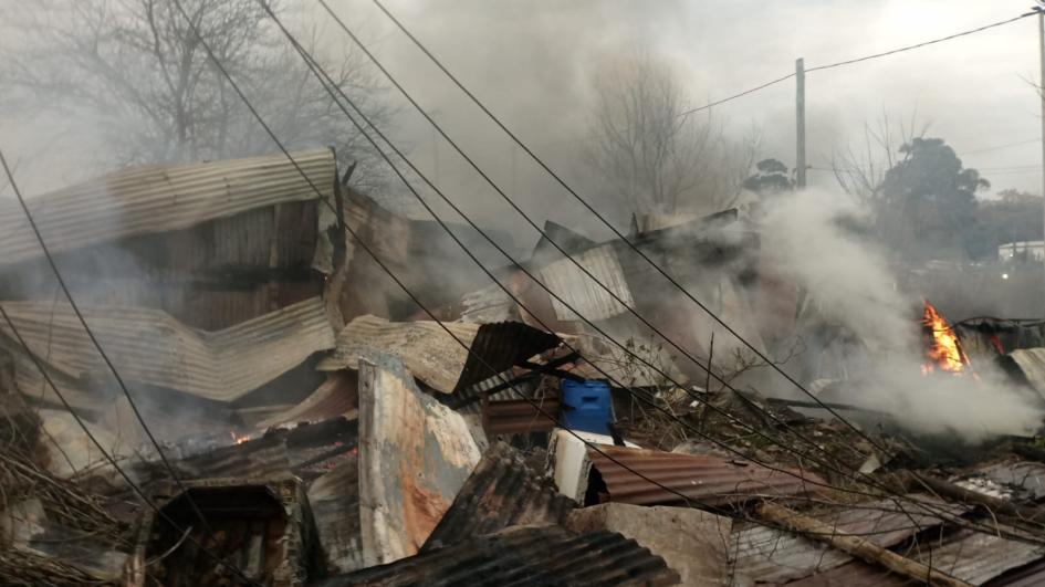 Incendio Aparicio Saravia y general Enrique Castro Casa destruida por las llamas del incendio