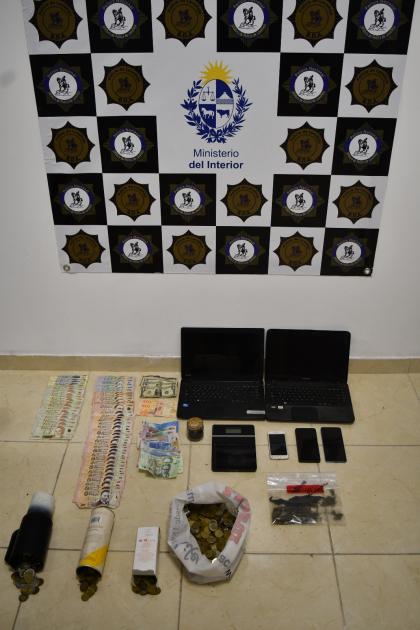 Incuatación en allanamiento del barrio Peñarol de Minas Incuatación en allanamiento del barrio Peñarol de Minas