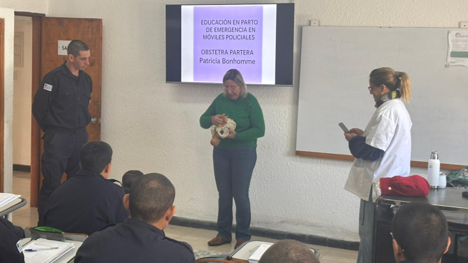 Imagen ilustrativa Instructora en parto de emergencia en móviles