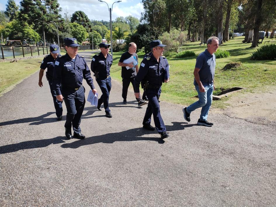 Integrantes de la reunión caminando hacia el ruedo Integrantes de la reunión caminando hacia el ruedo