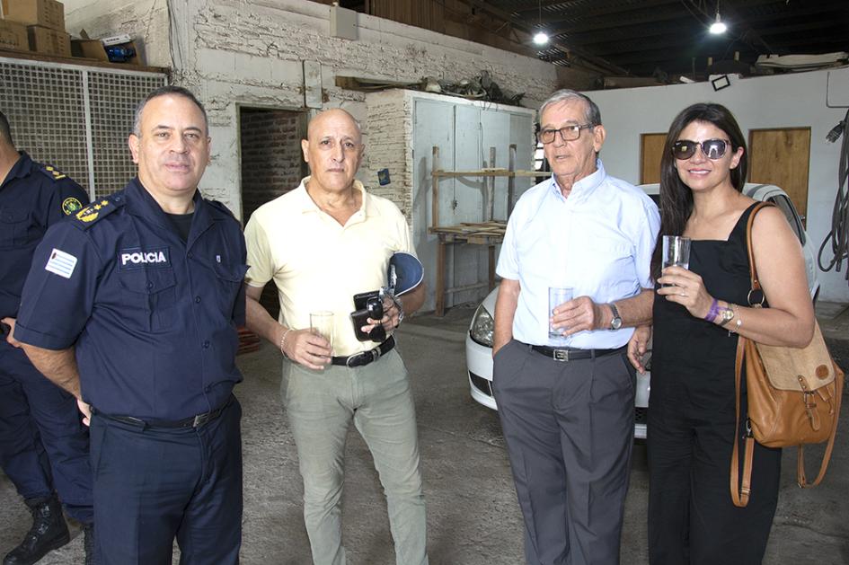 Jefe de Policía de Artigas con Integrantes de la Comisión de Apoyo al Taller Policial.