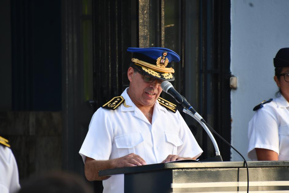 Jefe de Policía de Lavalleja Crio. Gral. R Alfredo Rodriguez Reboledo leyendo resolucion de imposici
