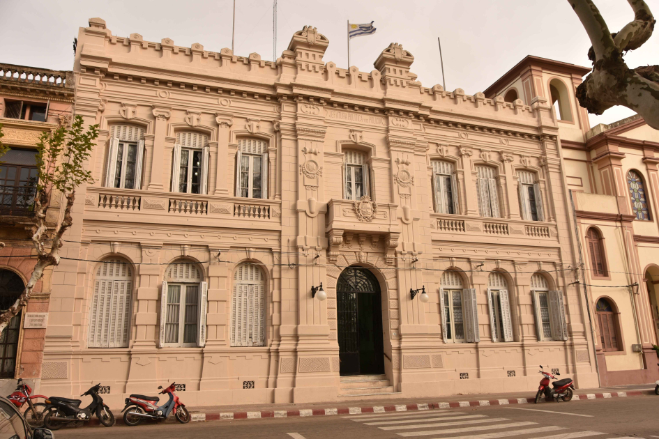 Fachada de la Jefatura de Policía de Cerro Largo