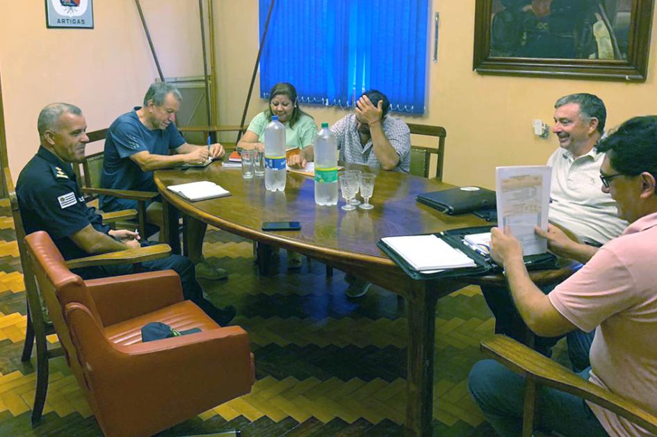 Jefe Operacional Zona II con Alcalde y Concejales reunidos. Jefe Operacional Zona II con Alcalde y Concejales reunidos.