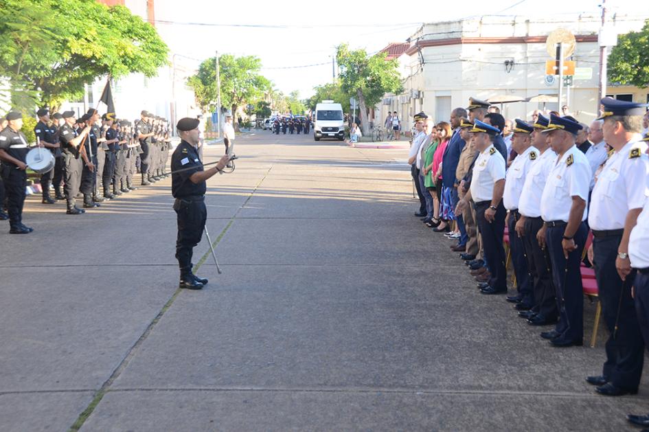Jefe de Parada pide Orden para iniciar Acto Central. Jefe de Parada pide Orden para iniciar Acto Central.