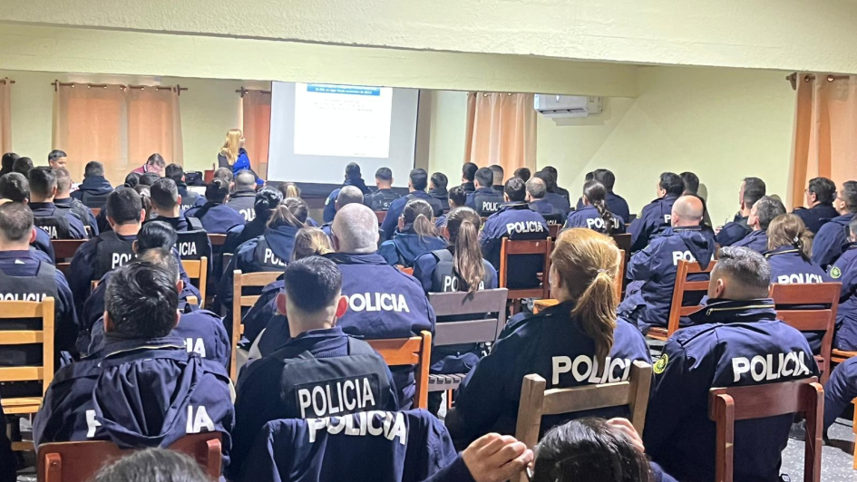 Jornada de actualización para policías de Lalleja en derecho primera expone escribana de jefatura Jornada de actualización para policías de Lalleja en derecho primera expone escribana de jefatura