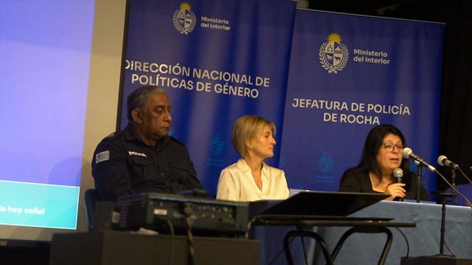 Directora de Políticas de Género en la mesa de apertura.