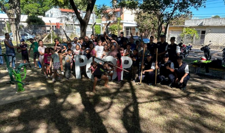 Niños, vecinos y Personal de PCOP recuperaron un espacio público del barrio La Tablada