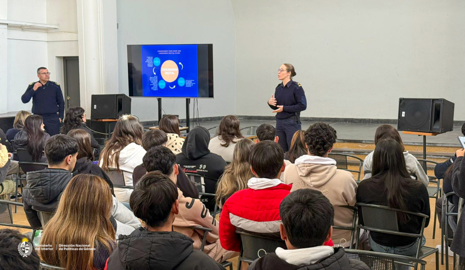Instancia de concientización sobre el uso responsable de redes sociales en Treinta y Tres
