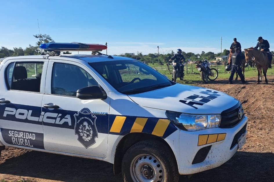 Móvil policial de la Brigada de Seguridad Rural. Móvil policial de la Brigada de Seguridad Rural.