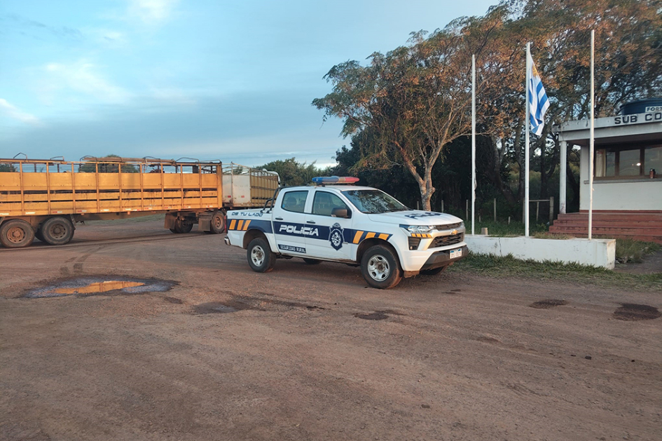 Móvil policial Móvil policial estacionado.