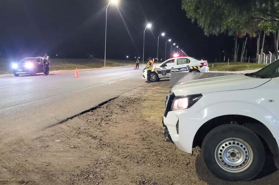 Móviles policiales en control en ruta