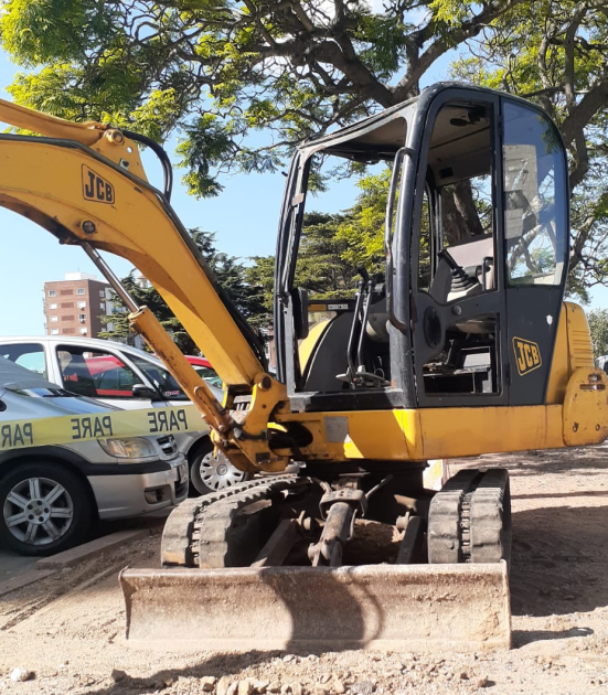 Miniexcavadora hurtada en Ciudad del Plata fue recuperada en Montevideo por Policías de Zona II Miniexcavadora hurtada en Ciudad del Plata fue recuperada en Montevideo por Policías de Zona II