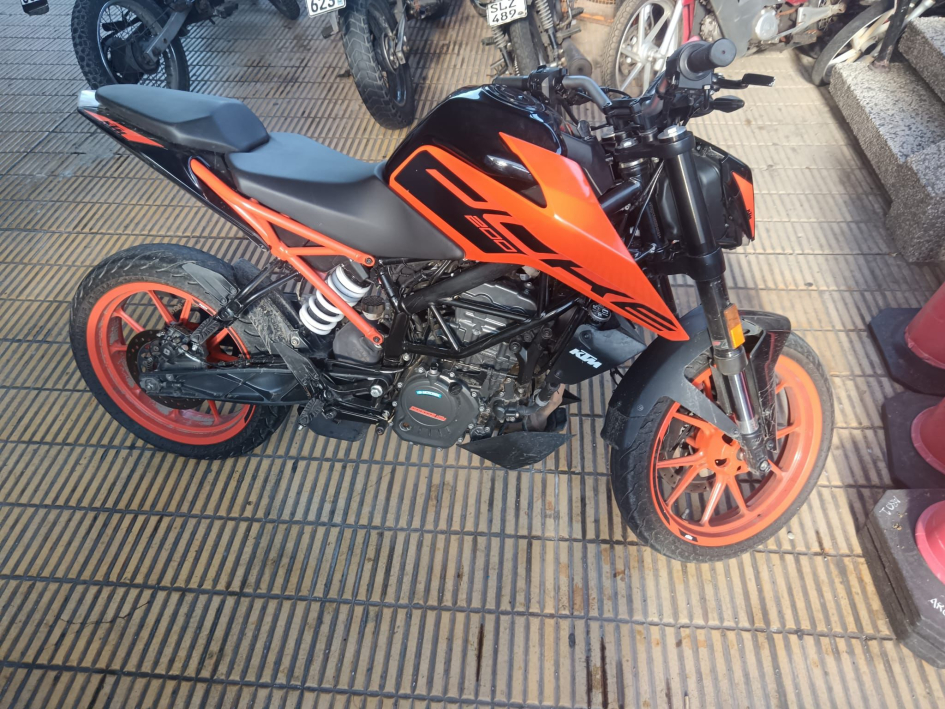 Moto incautada Moto KTM 200 cc incautada exhibida producto de ilícitos