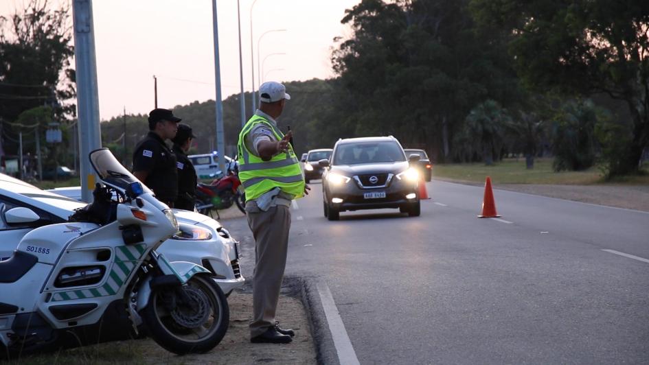 Transito cortado por policía