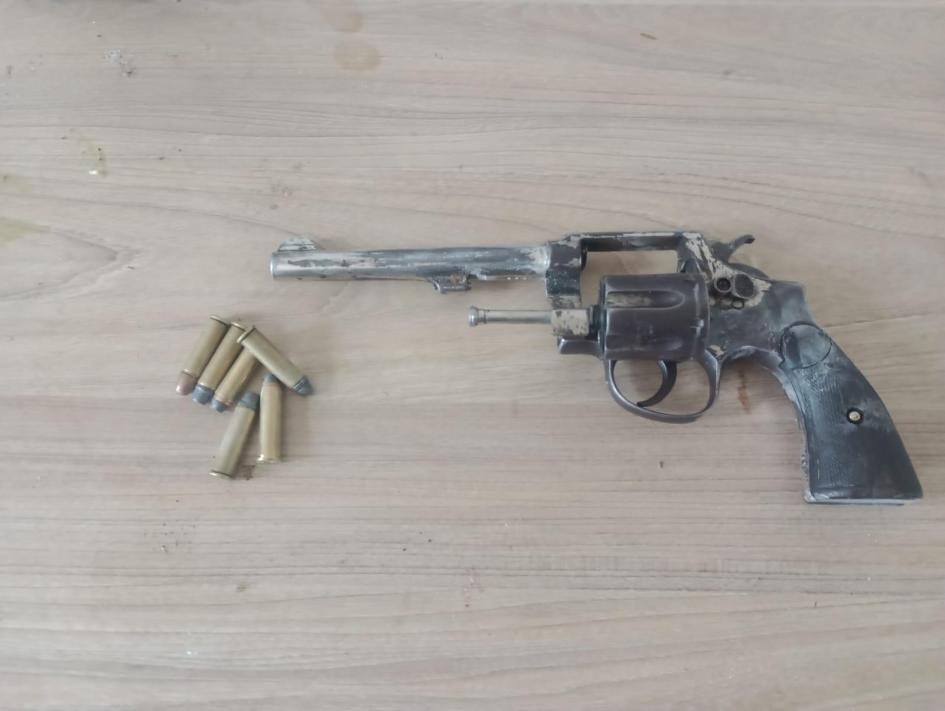 arma incautada en los allanamientos arma incautada en los allanamientos