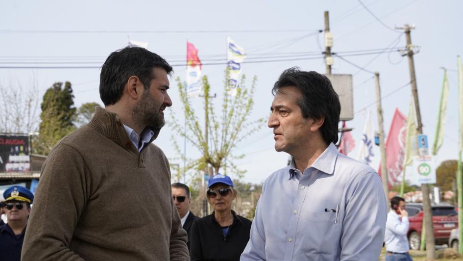 ministro Martinelli junto al subdirector de Ute Pablo Ferrari