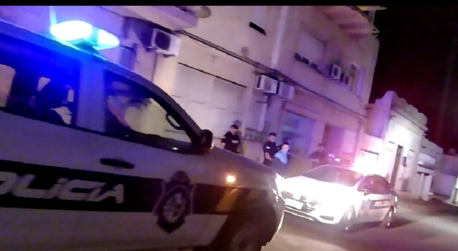 Mayor y adolescente detenidos por desorden