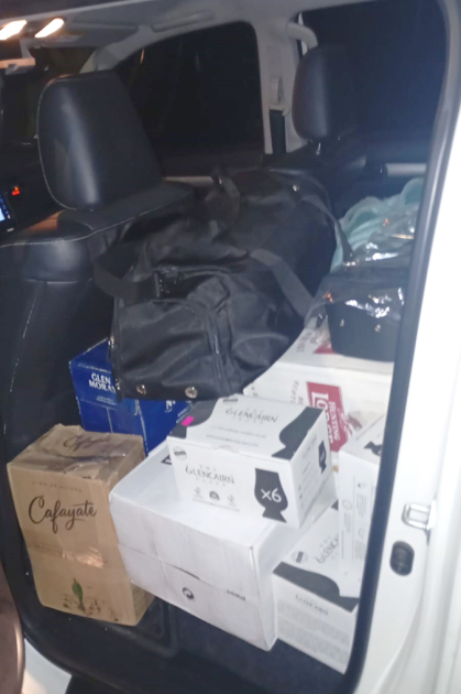 Mercadería de contrabando dentro de la cabina de camioneta incautada Mercadería de contrabando dentro de la cabina de camioneta incautada