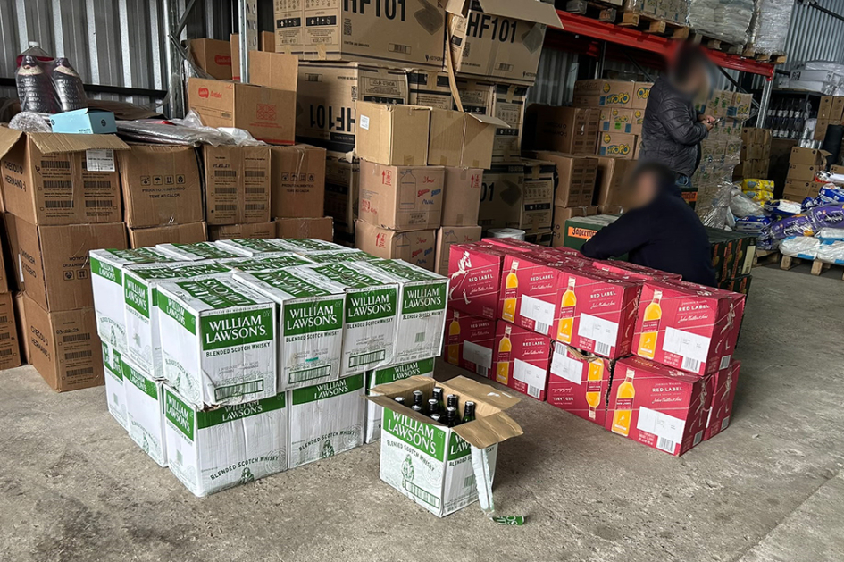 Mercadería inacautada por la policía. Mercadería inacautada por la policía.