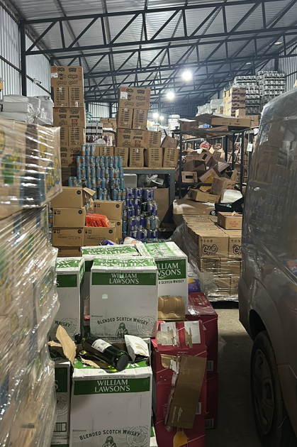 Mercadería incautada por la policía en depósito. Mercadería incautada por la policía en depósito.