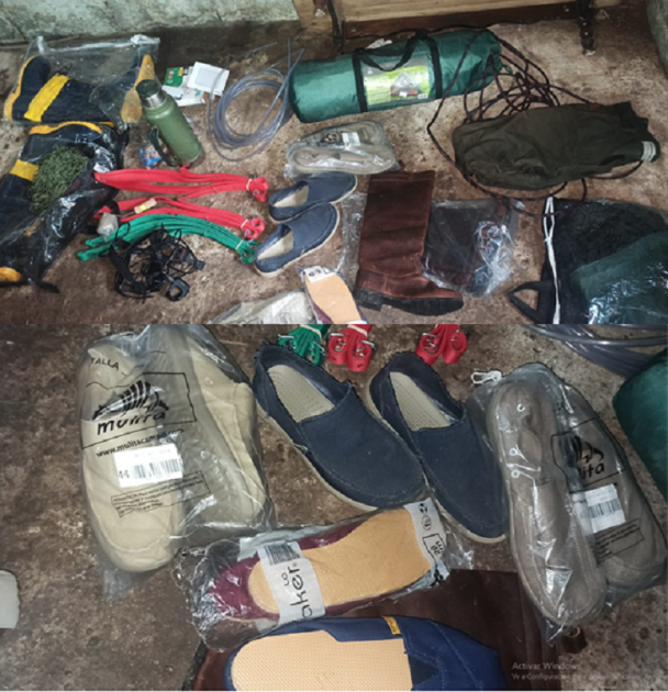Mercadería recuperada luego de inspeccionar vivienda del imputado. Mercadería: alpargatas, botas, y demás mercaderia hurtada.