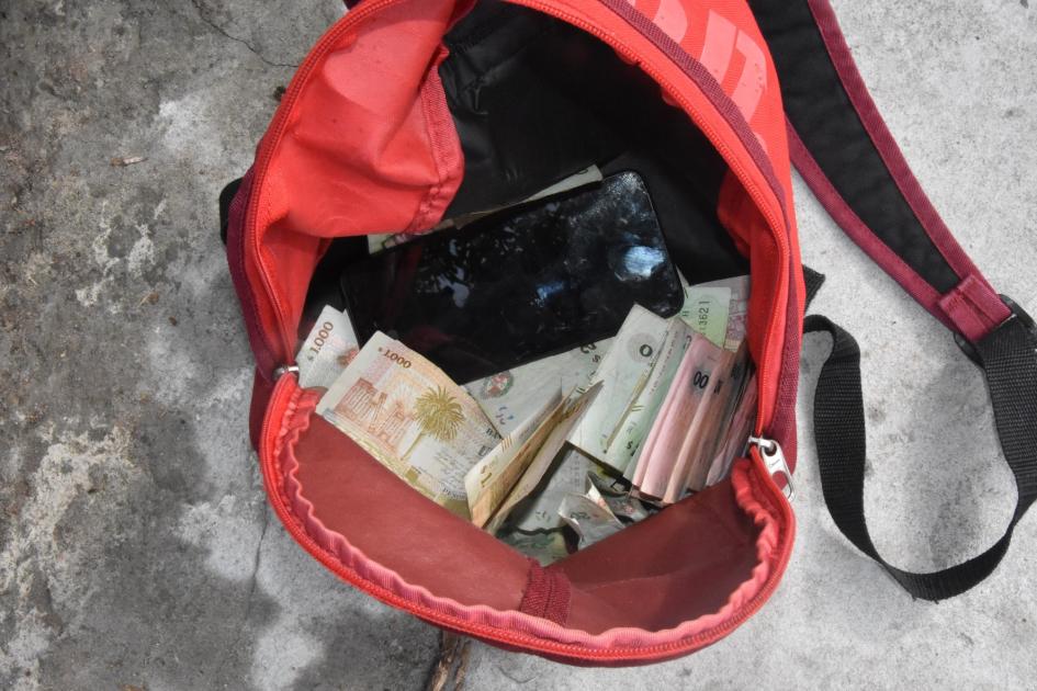 Mochila con dinero incautado. Mochila con dinero incautado.