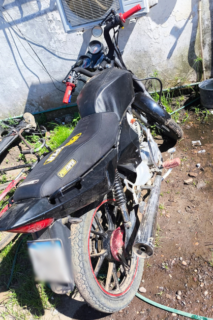 Motocicleta incautada por la policía. Motocicleta incautada por la policía.