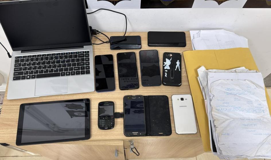 Notebook, tablet y documentacion incautada Notebook, tablet y documentacion incautada
