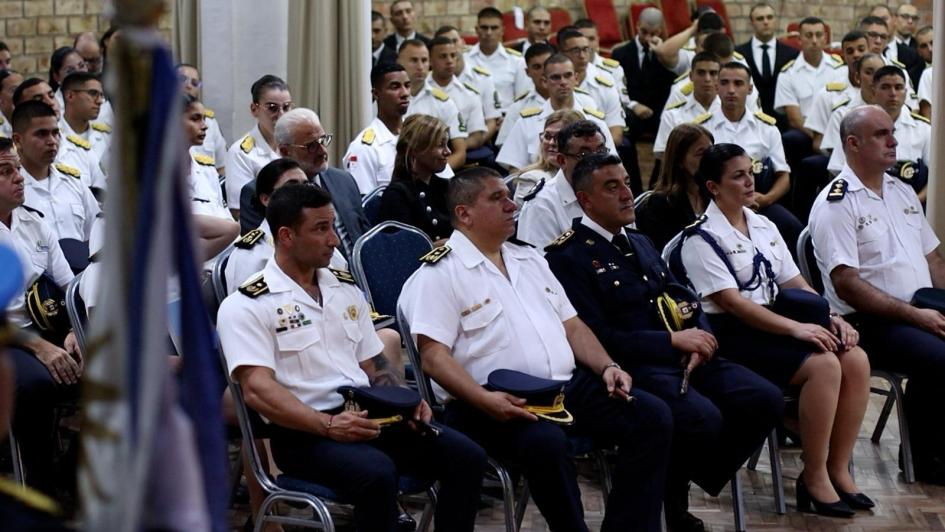 Oficiales en el acto de la Escuela Oficiales en el acto de la Escuela