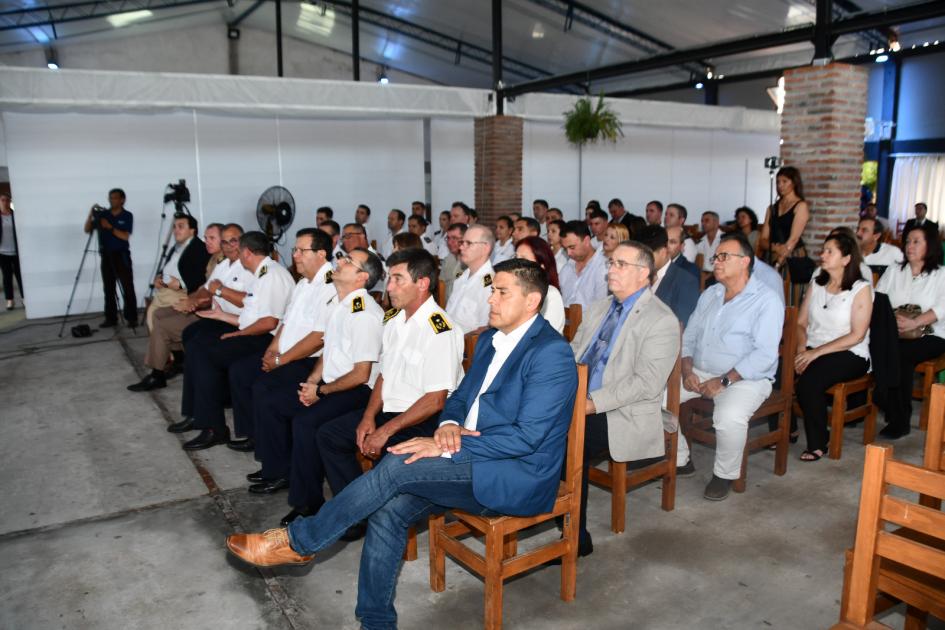 Oficiales de Policía y autoridades Oficiales de Policía y autoridades